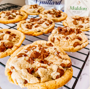 BAKERY STYLE CHOCOLATE CHIP COOKIES